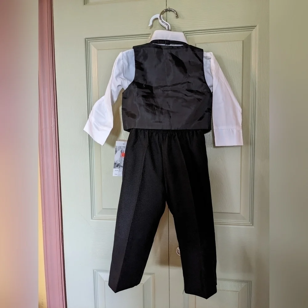 New  4pc boys suit, black dress pants, vest and Tie, white dress shirt, T8MIS